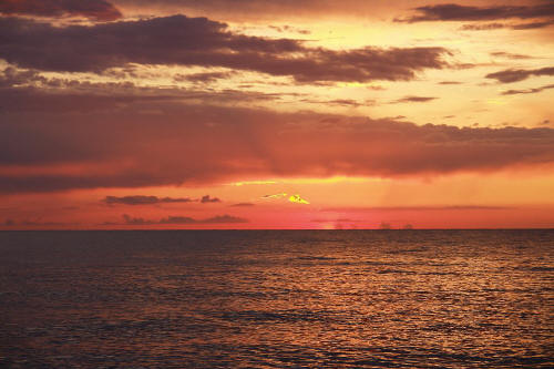 фотография 029 море закат косые лучи рябь и облака