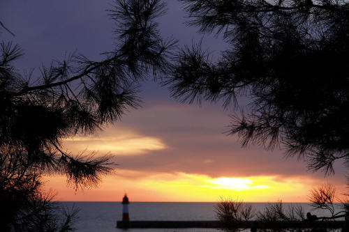 фотография 044 море закат маяк