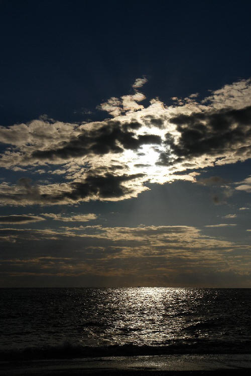 фотография 074 вода небо берег моря солнце облако