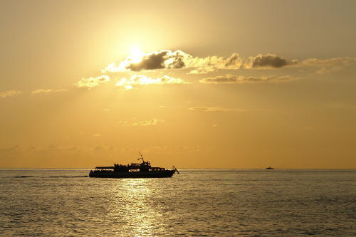 фотография 099 корабль море вечер прогулочный теплоход морская прогулка