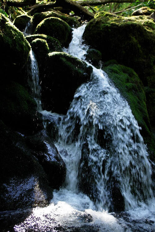 фотография 107 камни водопад струи воды брызги