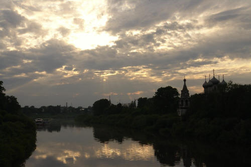 фотография 128 река берега церковь набережная вечер отражение