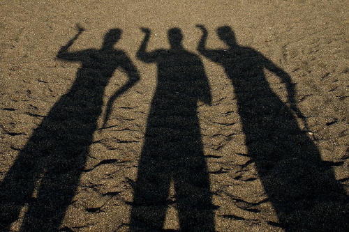 фотография 147 тени людей на песке