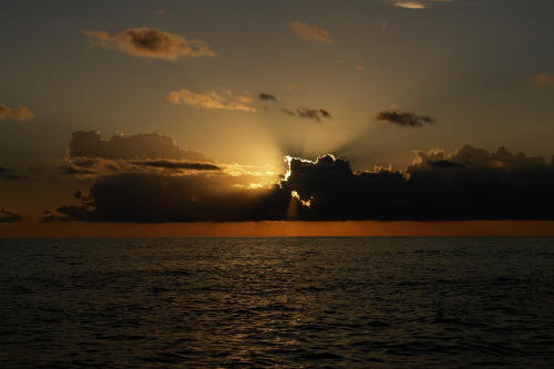 фотография 182 закат на море косые лучи солнца