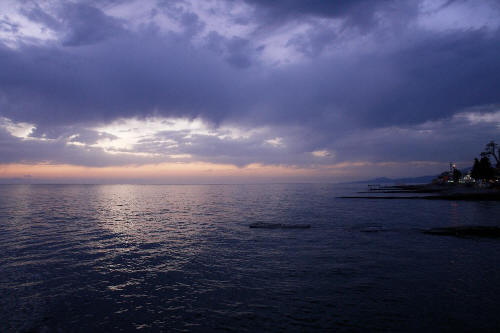 фотография 188 побережье набережная вечер волнорезы море